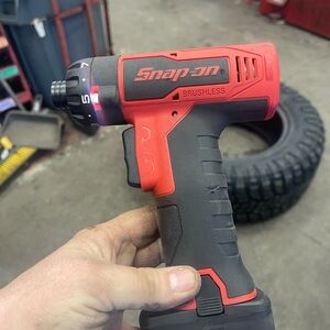 Snap on drill 1/4inch hex used a few times comes with 2 batteries and charger